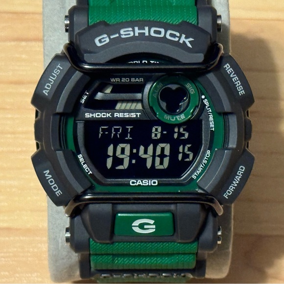 Casio G-Shock GD-400-3 Green Black Bullbar Negative Display